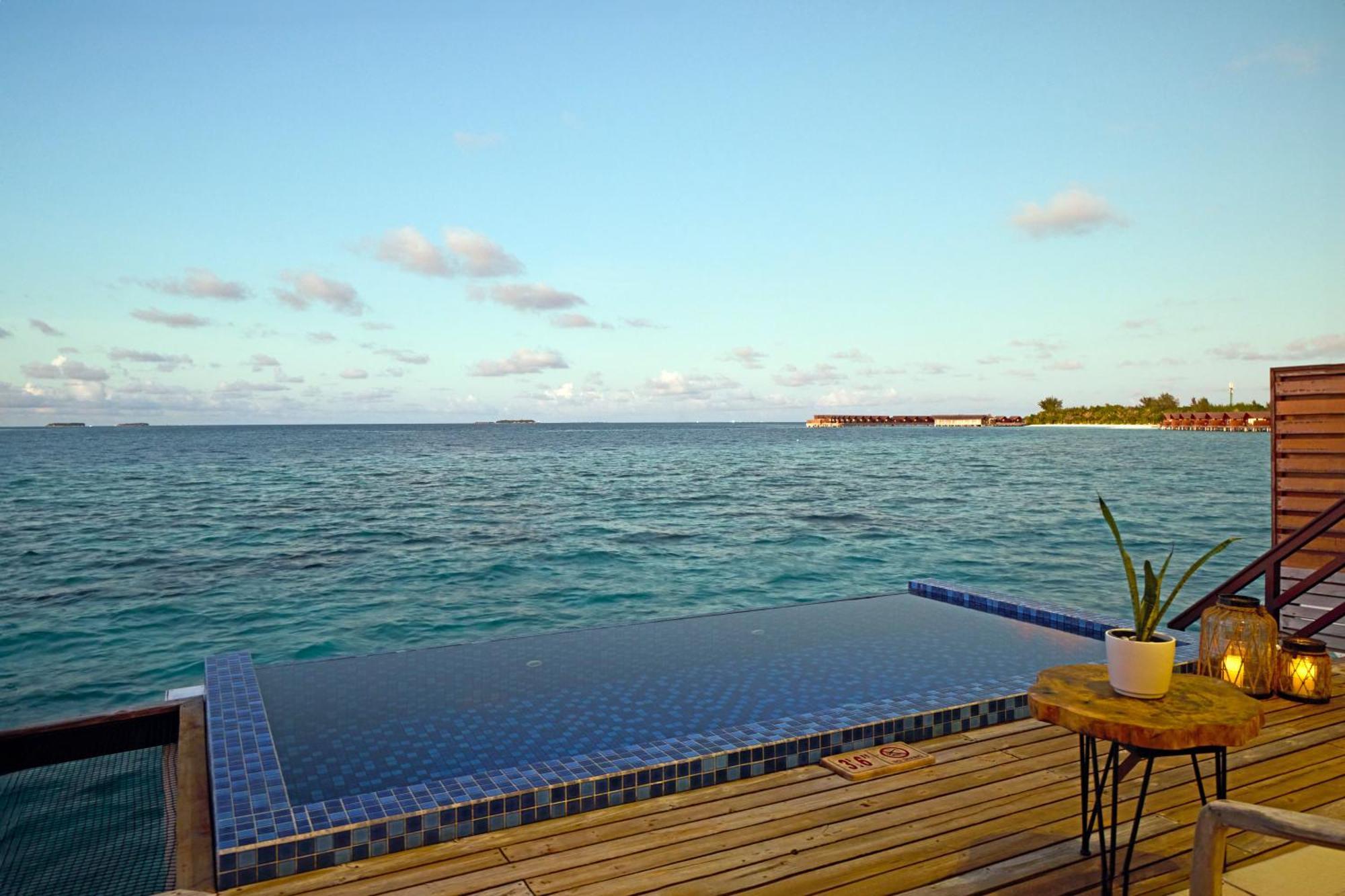 Grand Park Kodhipparu Maldives Hotel Baros Island Bagian luar foto