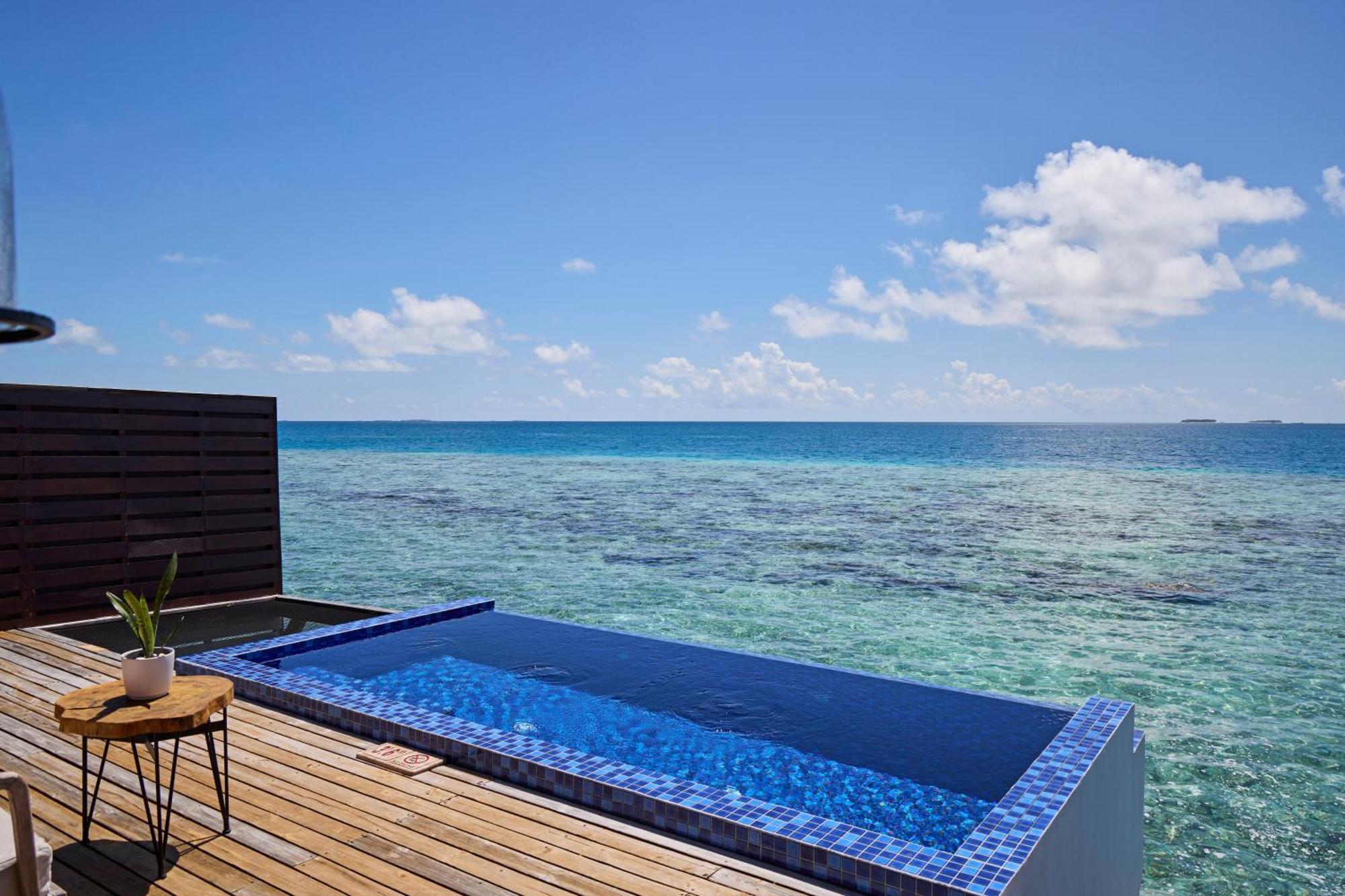 Grand Park Kodhipparu Maldives Hotel Baros Island Bagian luar foto
