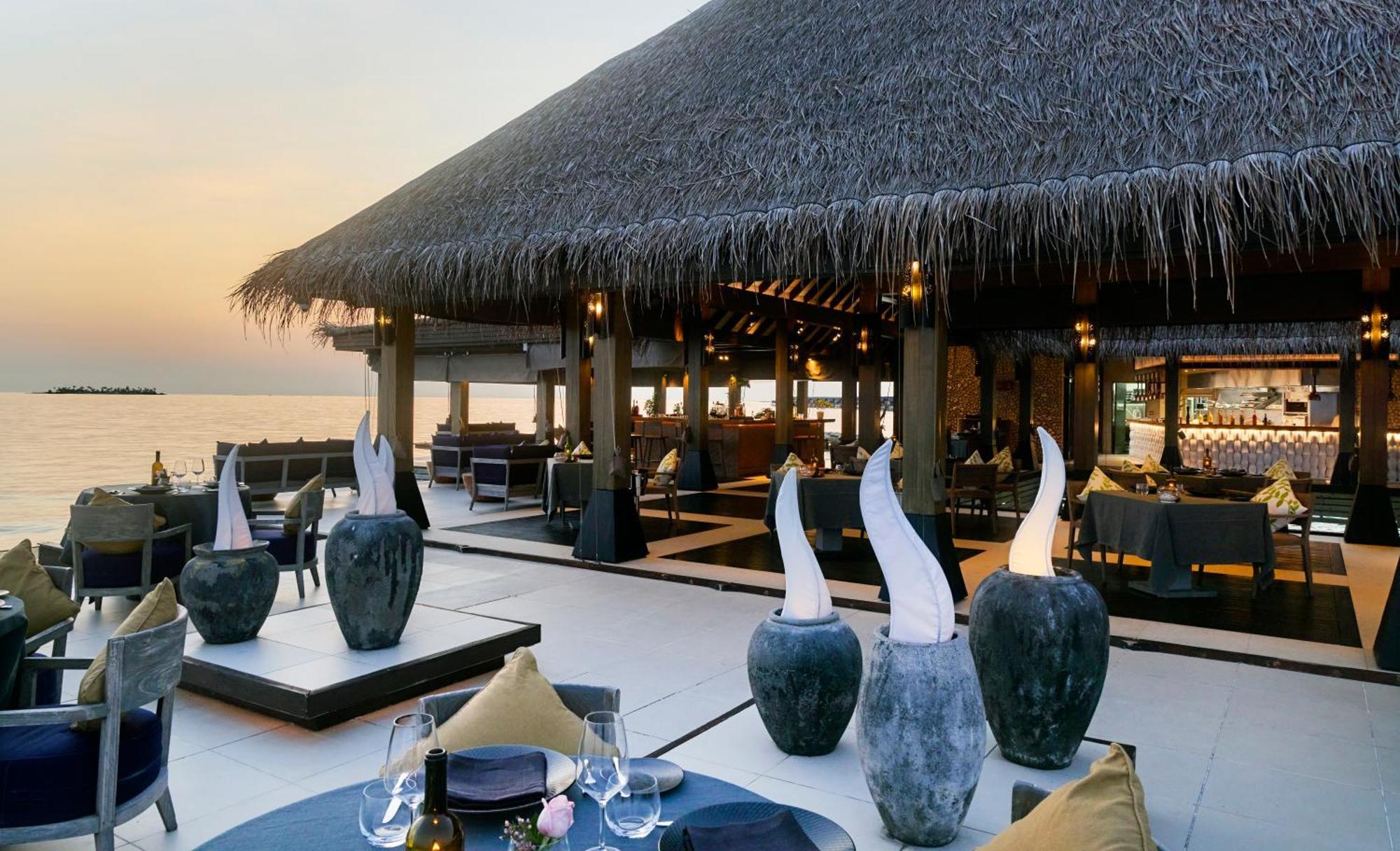 Grand Park Kodhipparu Maldives Hotel Baros Island Bagian luar foto