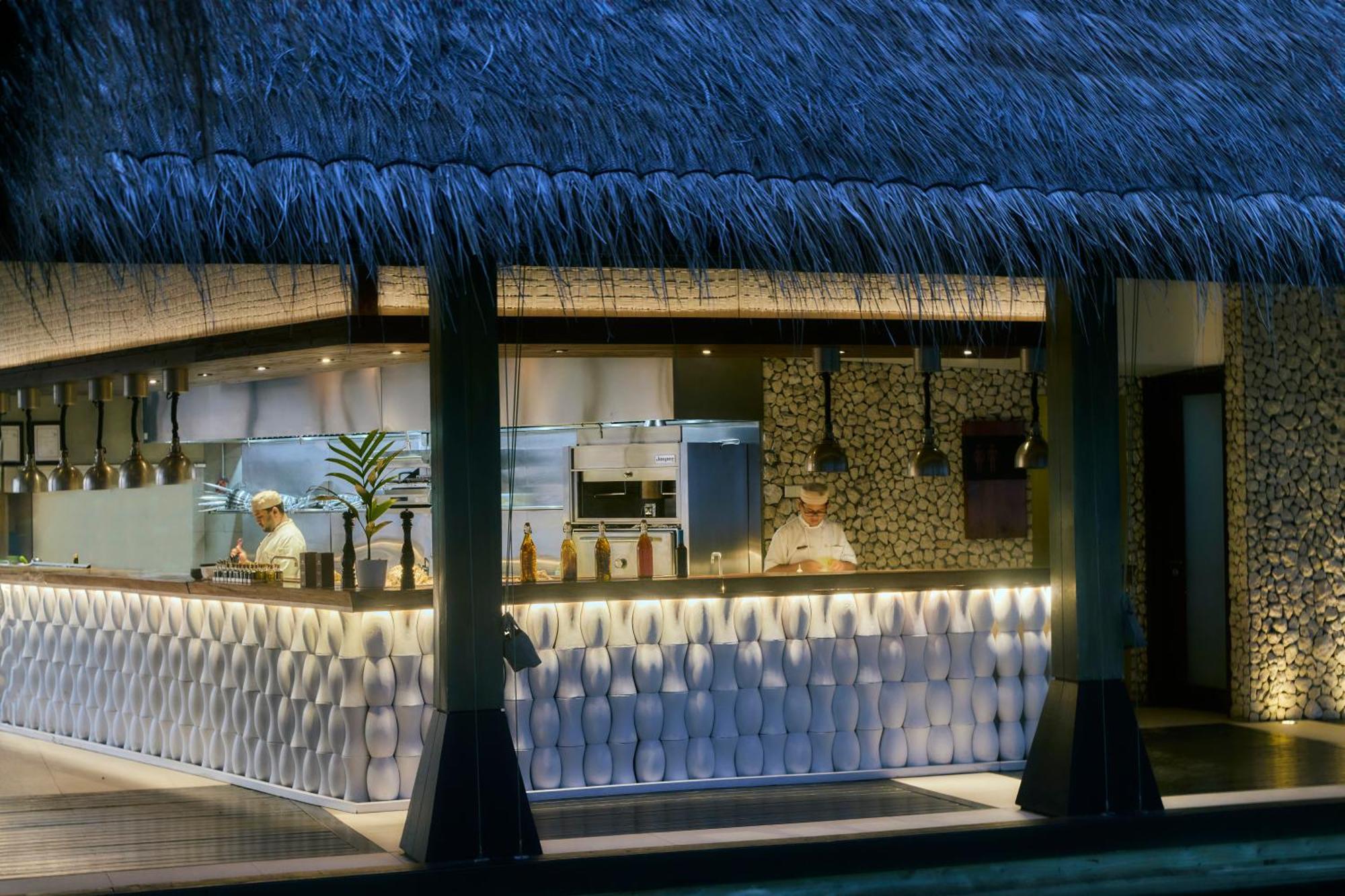 Grand Park Kodhipparu Maldives Hotel Baros Island Bagian luar foto