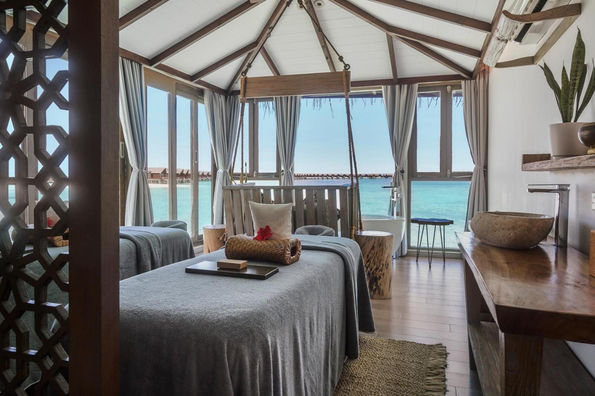 Grand Park Kodhipparu Maldives Hotel Baros Island Bagian luar foto