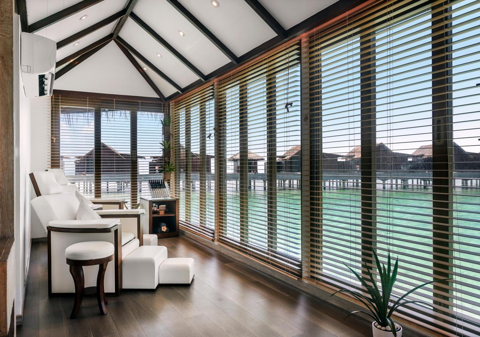 Grand Park Kodhipparu Maldives Hotel Baros Island Bagian luar foto