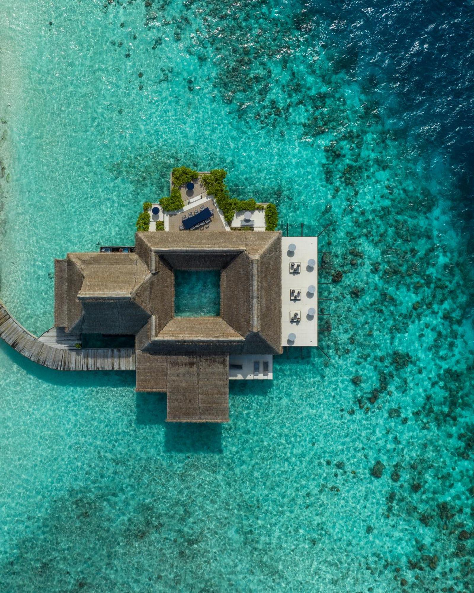Grand Park Kodhipparu Maldives Hotel Baros Island Bagian luar foto