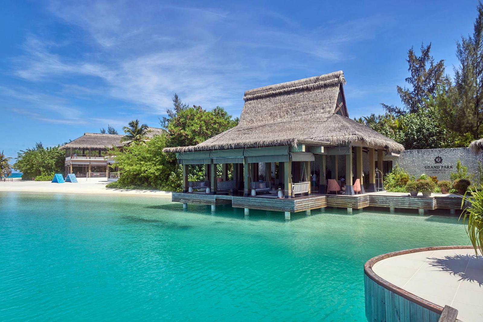Grand Park Kodhipparu Maldives Hotel Baros Island Bagian luar foto