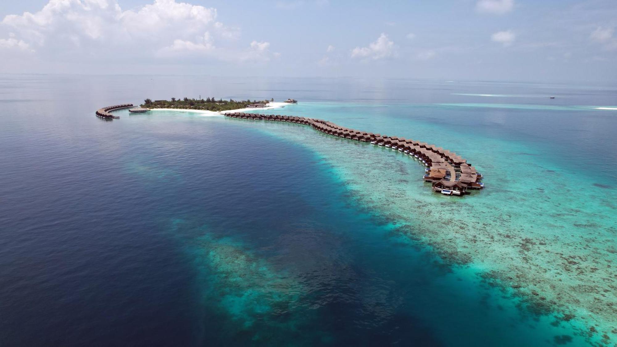 Grand Park Kodhipparu Maldives Hotel Baros Island Bagian luar foto