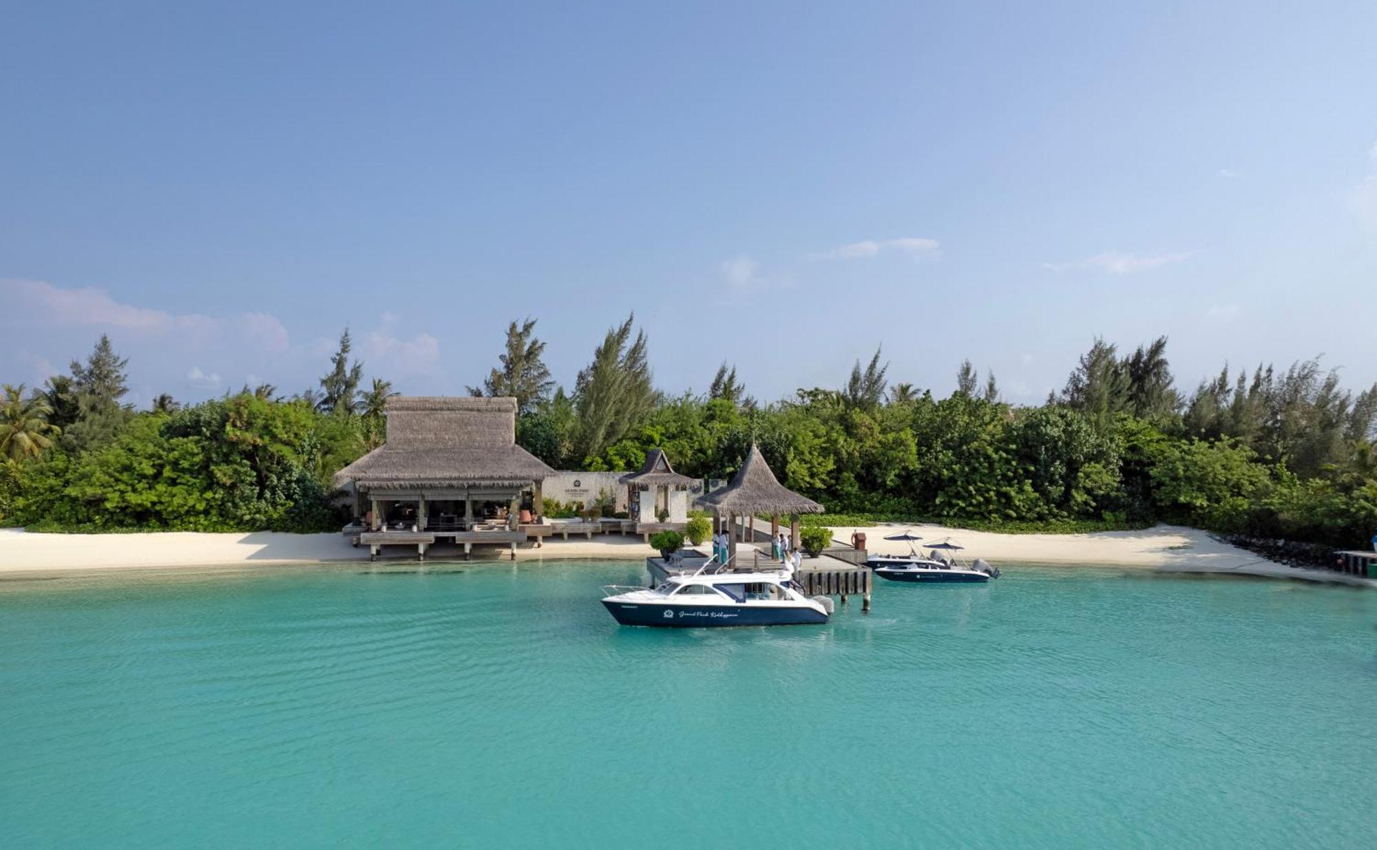 Grand Park Kodhipparu Maldives Hotel Baros Island Bagian luar foto