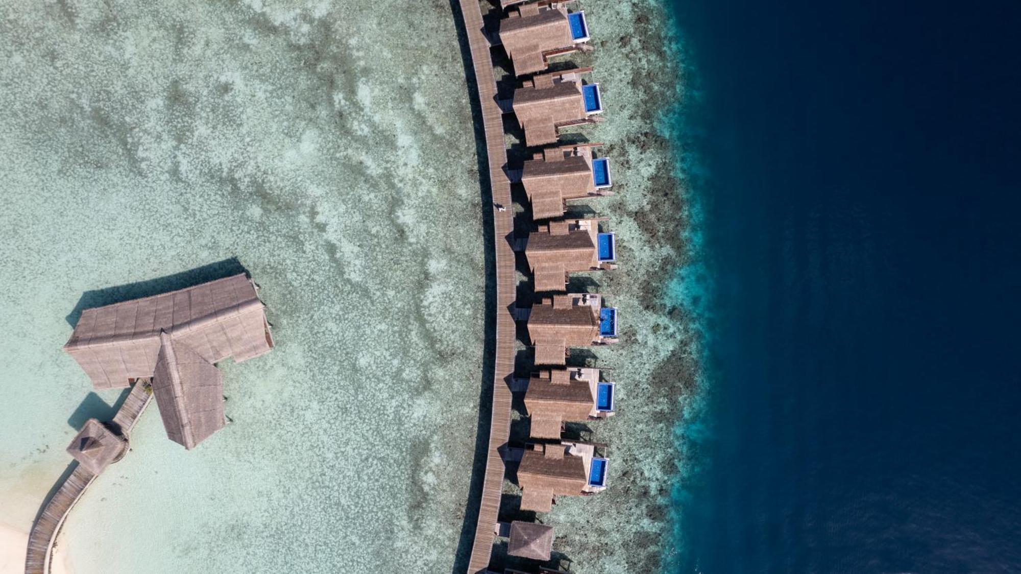 Grand Park Kodhipparu Maldives Hotel Baros Island Bagian luar foto